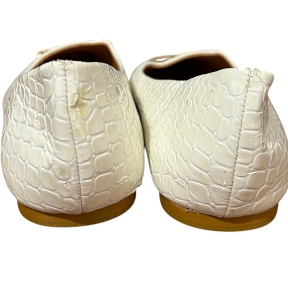 Women’s Off White Croc-Embossed Faux Leather Flats with “H” Gold Accent Sz 6.5 - Picture 11 of 13
